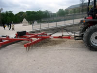 チュイルリー庭園 耕耘機